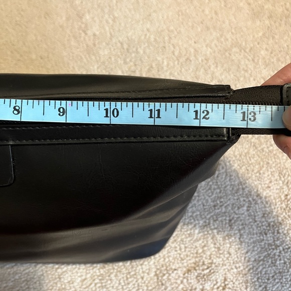 Calvin Klein Vintage Cosmetic Bag. - Picture 6 of 10